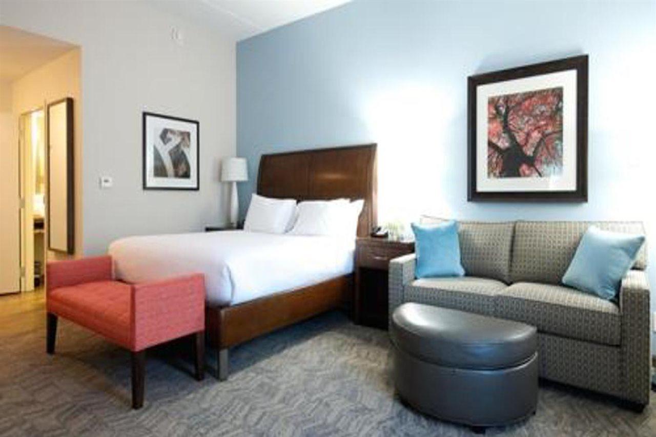Hilton Garden Inn Hickory Bagian luar foto