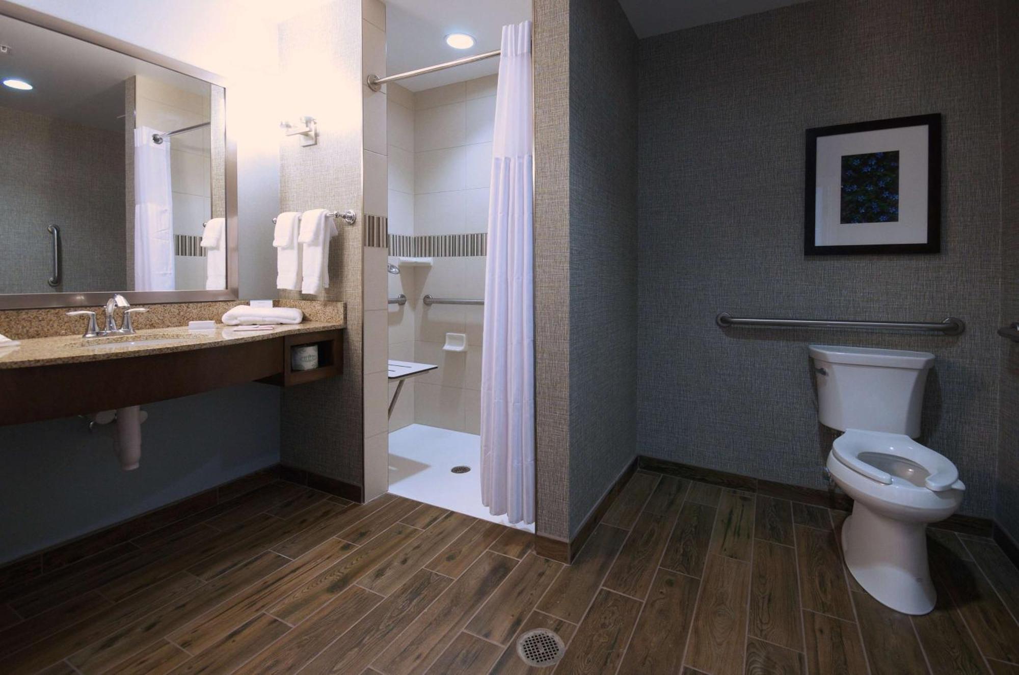 Hilton Garden Inn Hickory Bagian luar foto