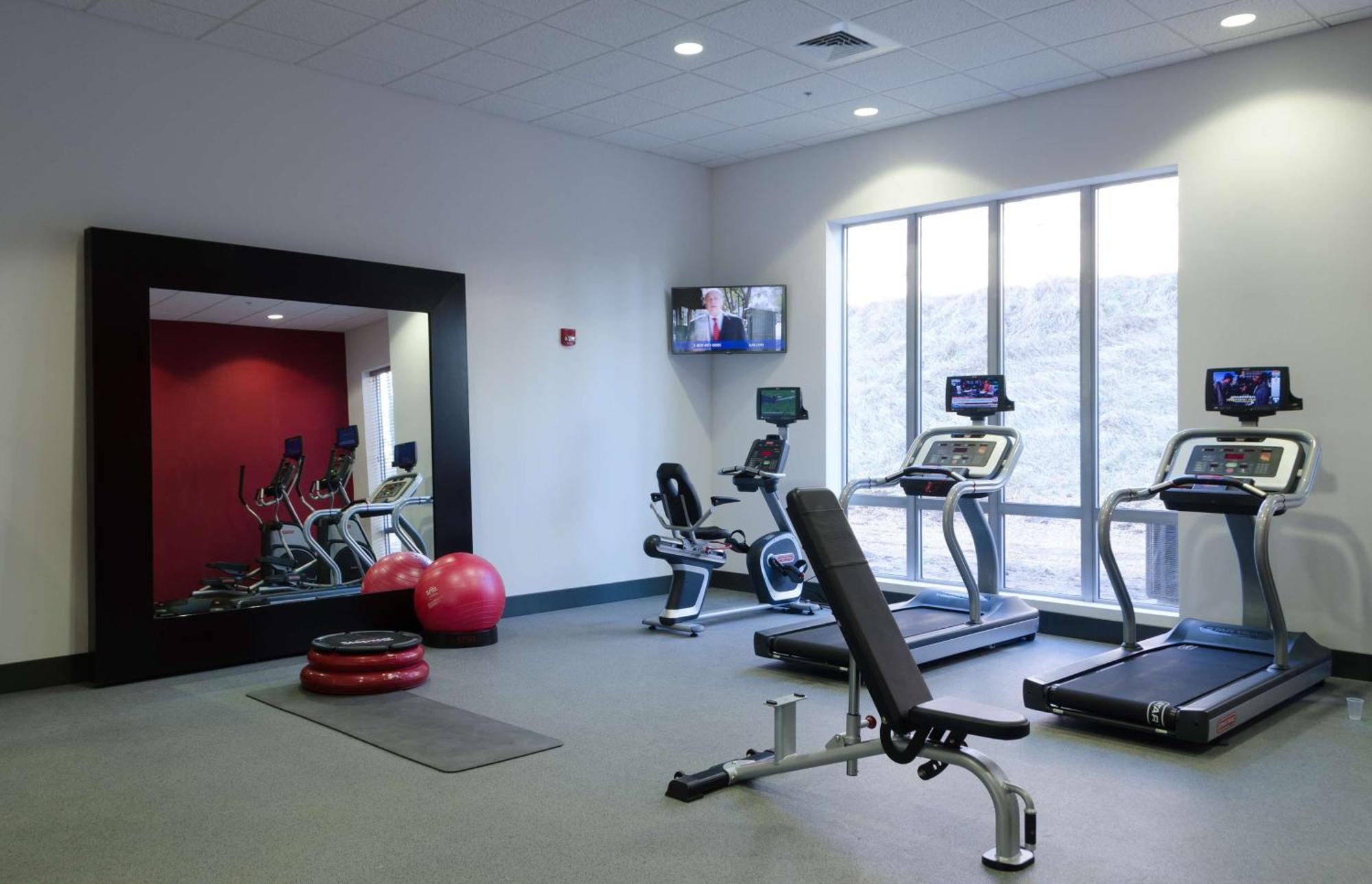 Hilton Garden Inn Hickory Bagian luar foto