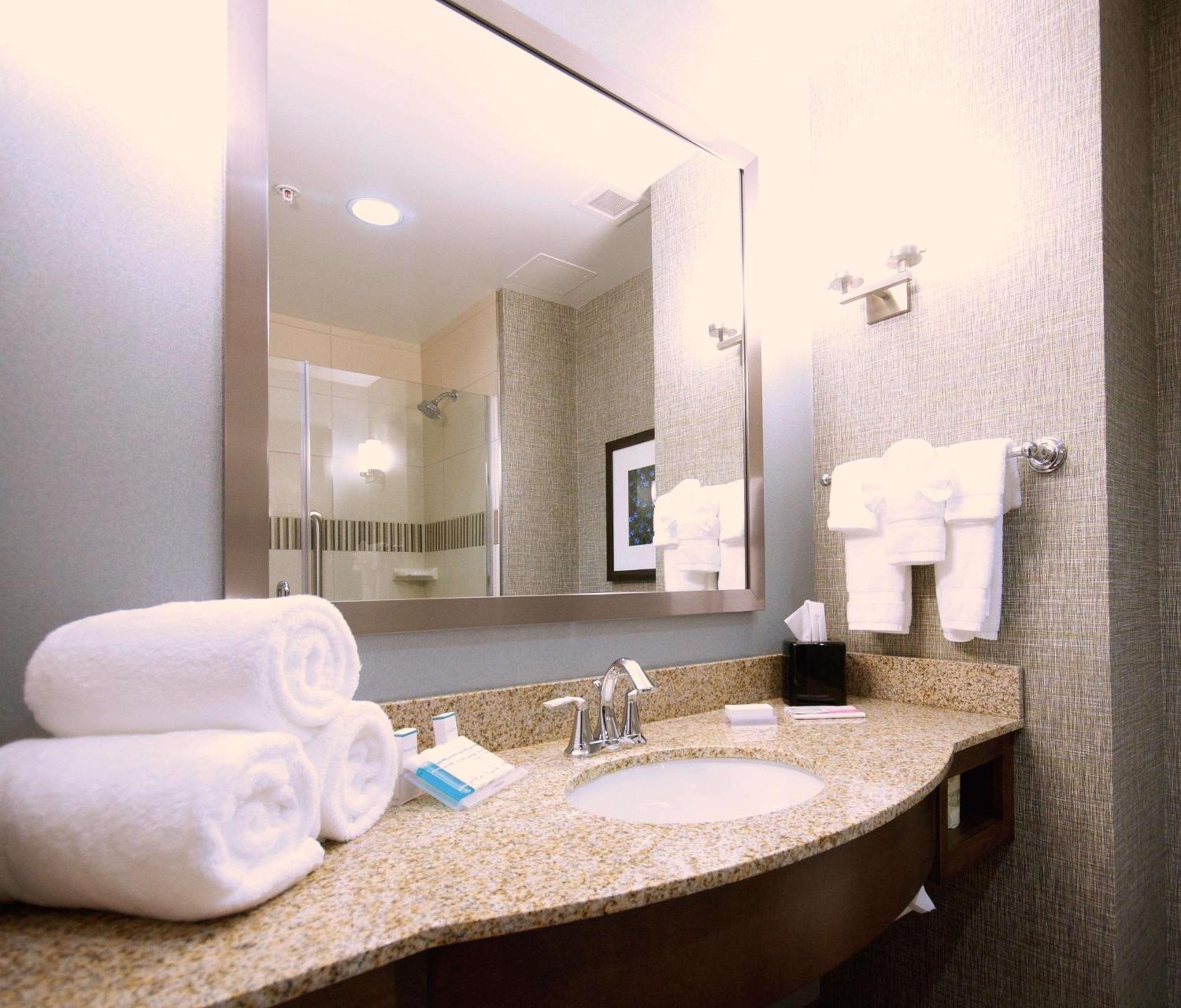 Hilton Garden Inn Hickory Bagian luar foto