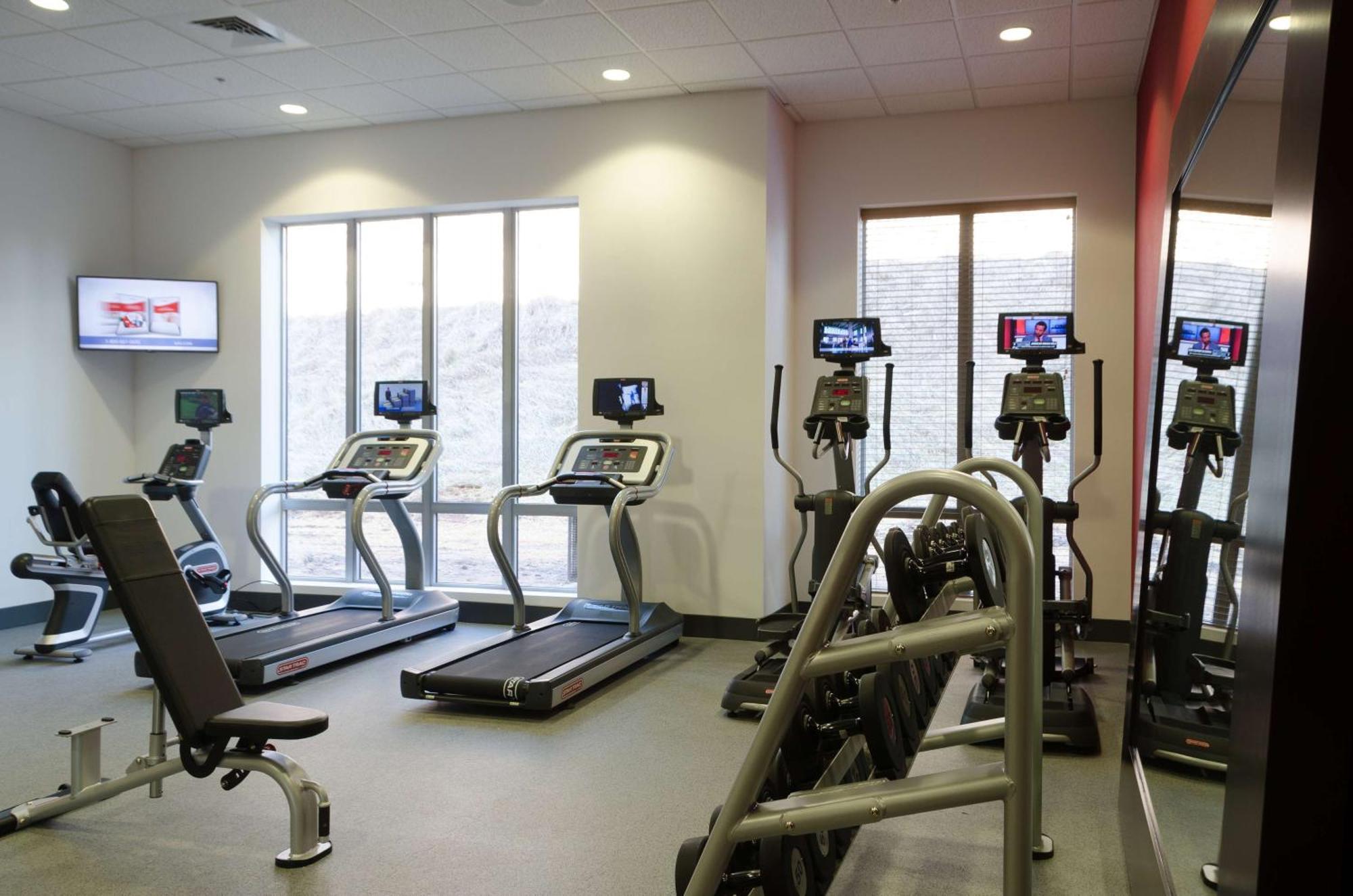 Hilton Garden Inn Hickory Bagian luar foto