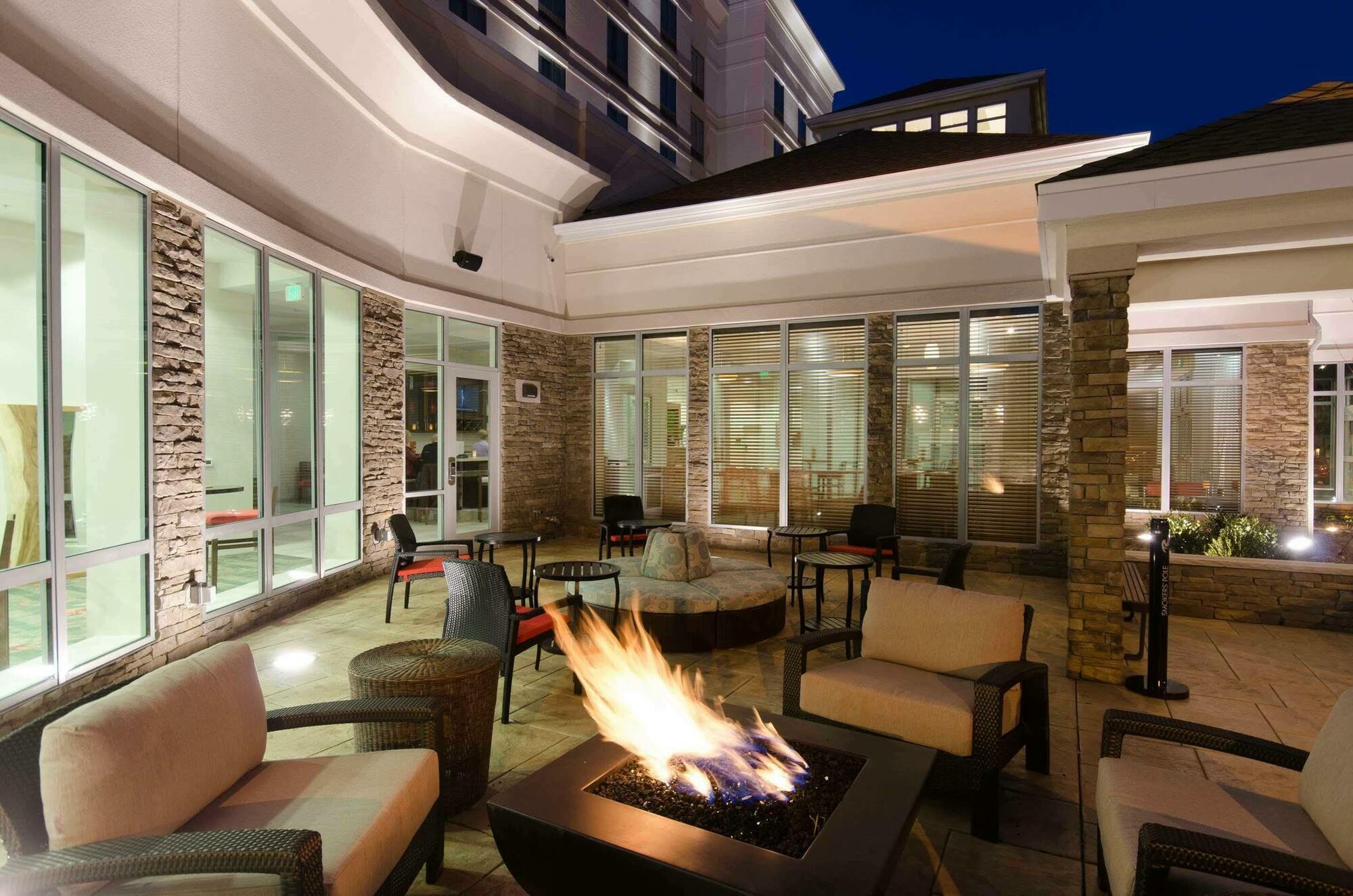 Hilton Garden Inn Hickory Bagian luar foto